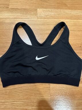 Nike women’s sports bra size small
